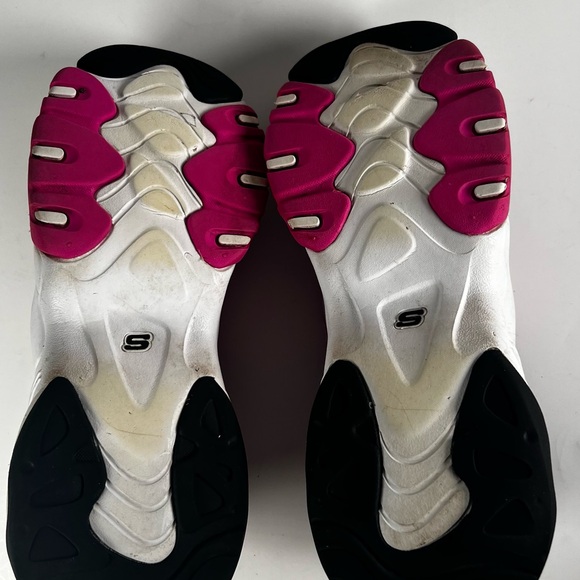 Skechers Women's Black and Pink D'Lites Sneakers - Picture 5 of 11